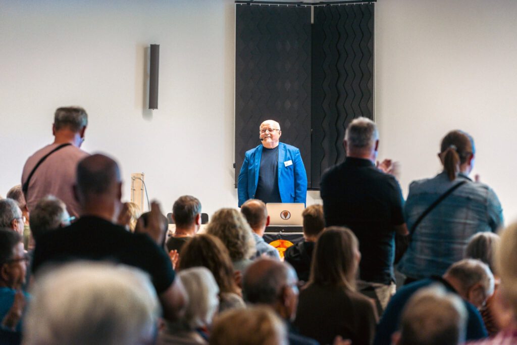 Applaus für Günter Wetzel nach seinem fesselnden Zeitzeugenvortrag